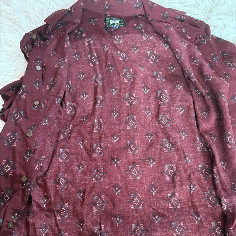 Pull&Bear Maroon Aztec Geometric Print Short Sleeve Button-Down Shirt Medium - Picture 2 of 5